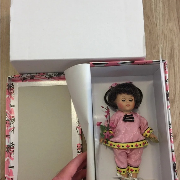 Hi! I'm Ginny China Vogue Doll - Picture 3 of 6